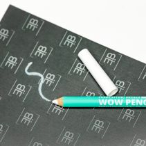 μολύβι προσχεδιασμού για microblanding σε άσπρη απόχρωση